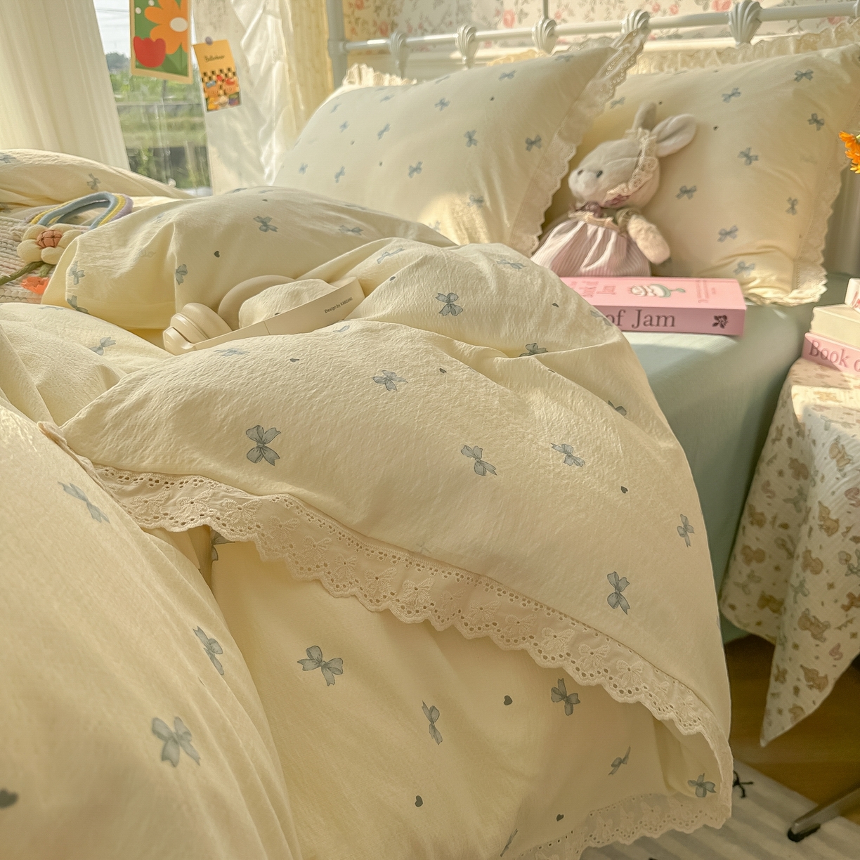 91家纺网 家纺一手货源 找家纺 韩巢家纺 2025新款蝴蝶花边直播热销款四件套开学季韩系学生宿舍床上三件套-（提供卖家秀） 相思-蓝【蝴蝶花边款】