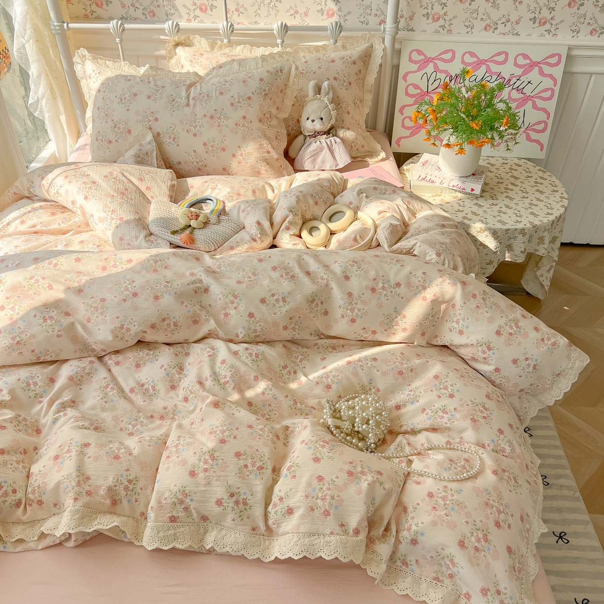 91家纺网 家纺一手货源 找家纺 韩巢家纺 2025新款蝴蝶花边直播热销款四件套开学季韩系学生宿舍床上三件套-（提供卖家秀） 序曲-粉【蝴蝶花边款】