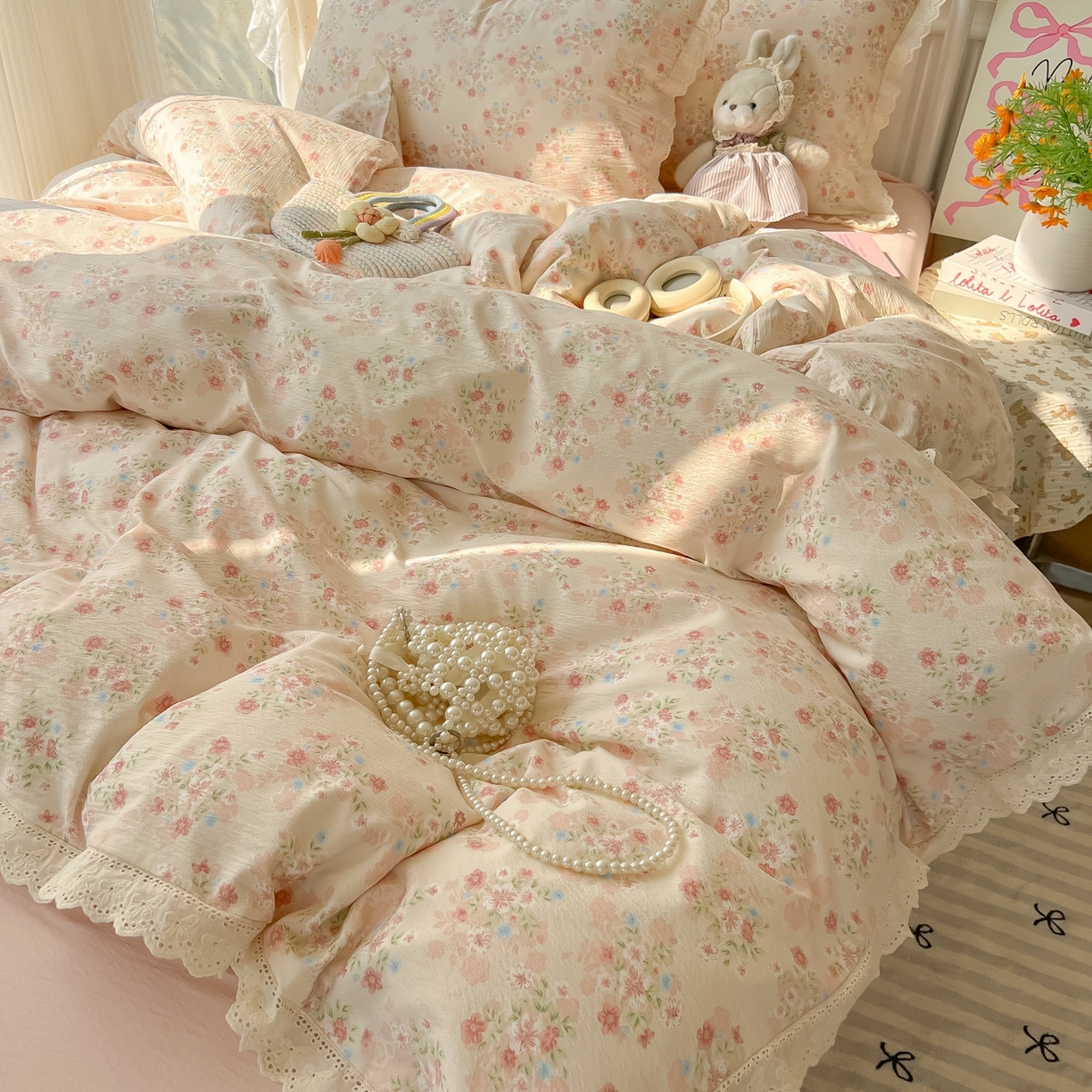 91家纺网 家纺一手货源 找家纺 韩巢家纺 2025新款蝴蝶花边直播热销款四件套开学季韩系学生宿舍床上三件套-（提供卖家秀） 序曲-粉【蝴蝶花边款】