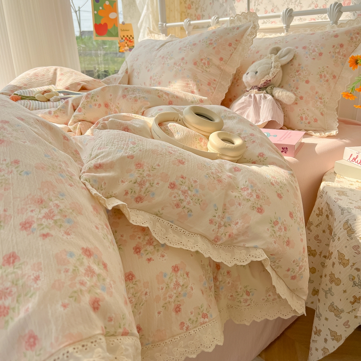 91家纺网 家纺一手货源 找家纺 韩巢家纺 2025新款蝴蝶花边直播热销款四件套开学季韩系学生宿舍床上三件套-（提供卖家秀） 序曲-粉【蝴蝶花边款】