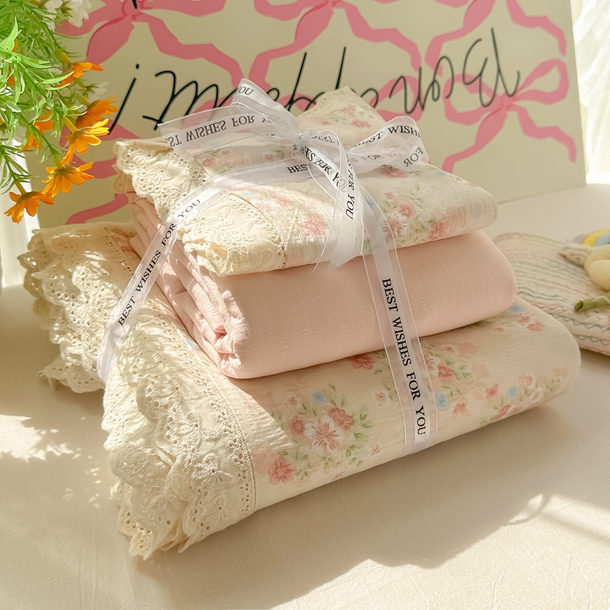 91家纺网 家纺一手货源 找家纺 韩巢家纺 2025新款蝴蝶花边直播热销款四件套开学季韩系学生宿舍床上三件套-（提供卖家秀） 序曲-粉【蝴蝶花边款】