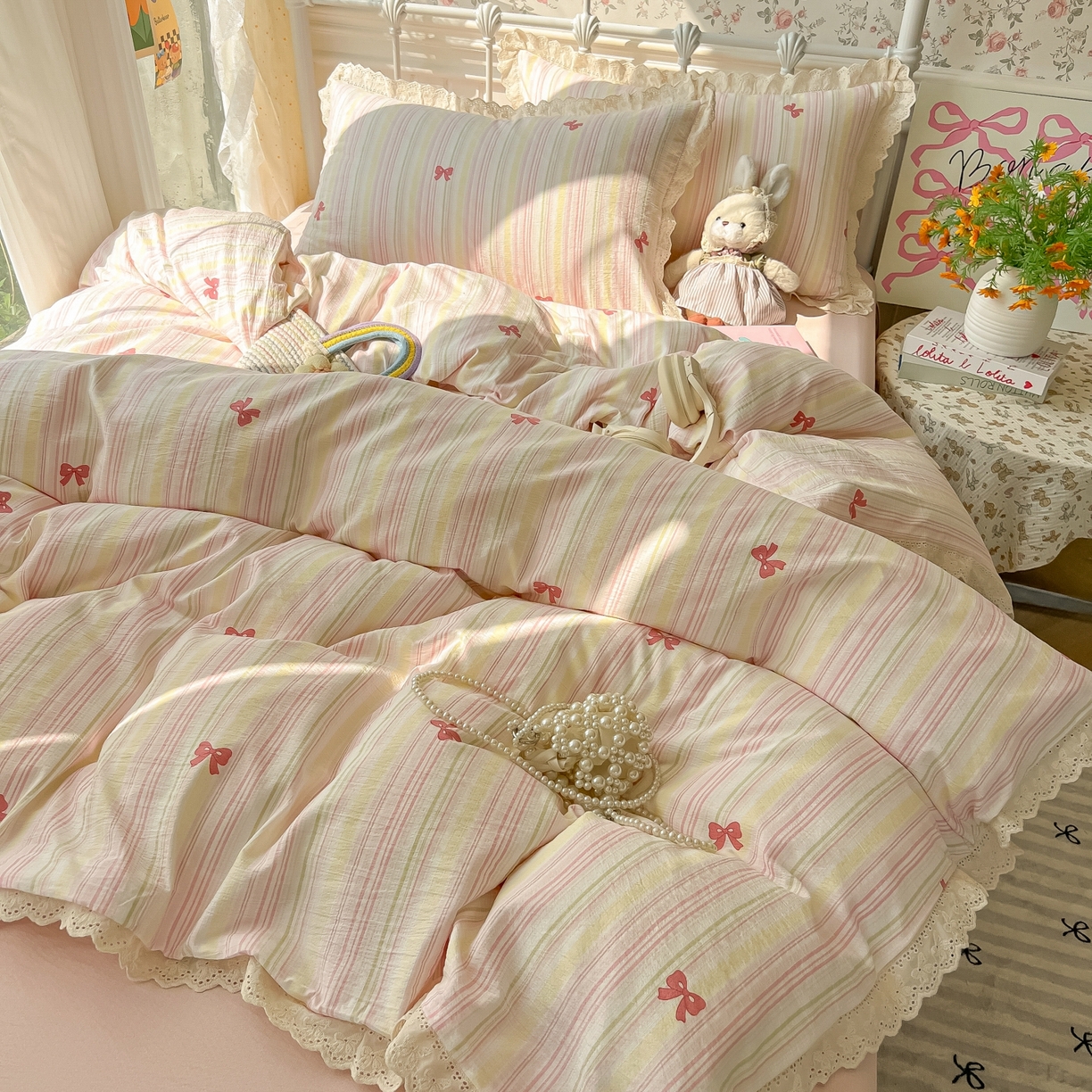 91家纺网 家纺一手货源 找家纺 韩巢家纺 2025新款蝴蝶花边直播热销款四件套开学季韩系学生宿舍床上三件套-（提供卖家秀） 遇见彩虹【蝴蝶花边款】