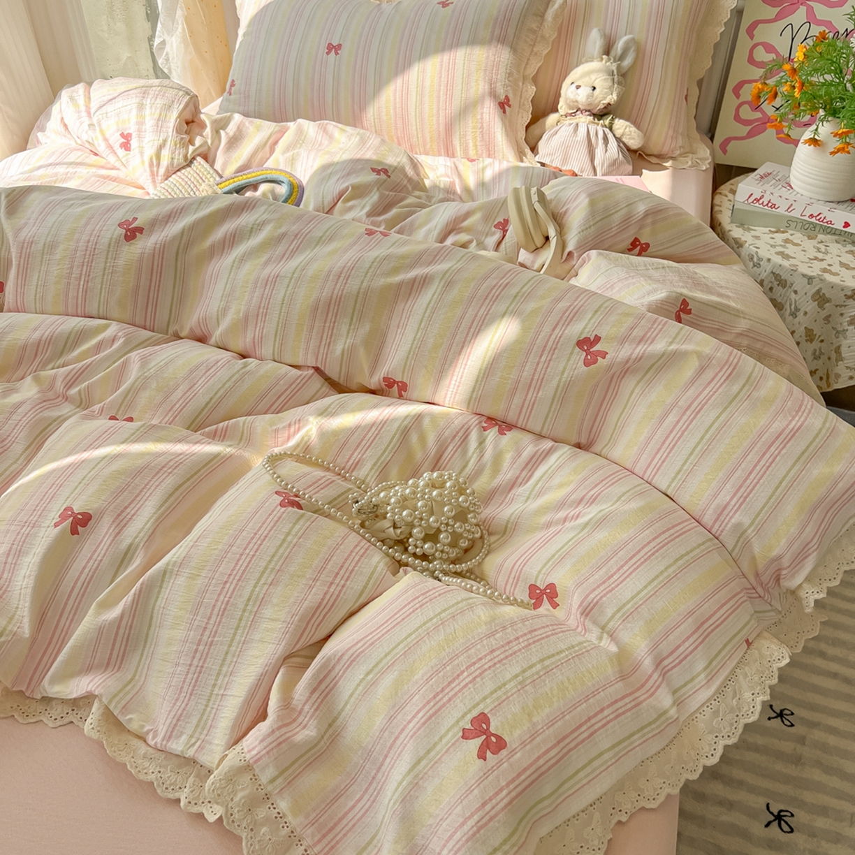 91家纺网 家纺一手货源 找家纺 韩巢家纺 2025新款蝴蝶花边直播热销款四件套开学季韩系学生宿舍床上三件套-（提供卖家秀） 遇见彩虹【蝴蝶花边款】