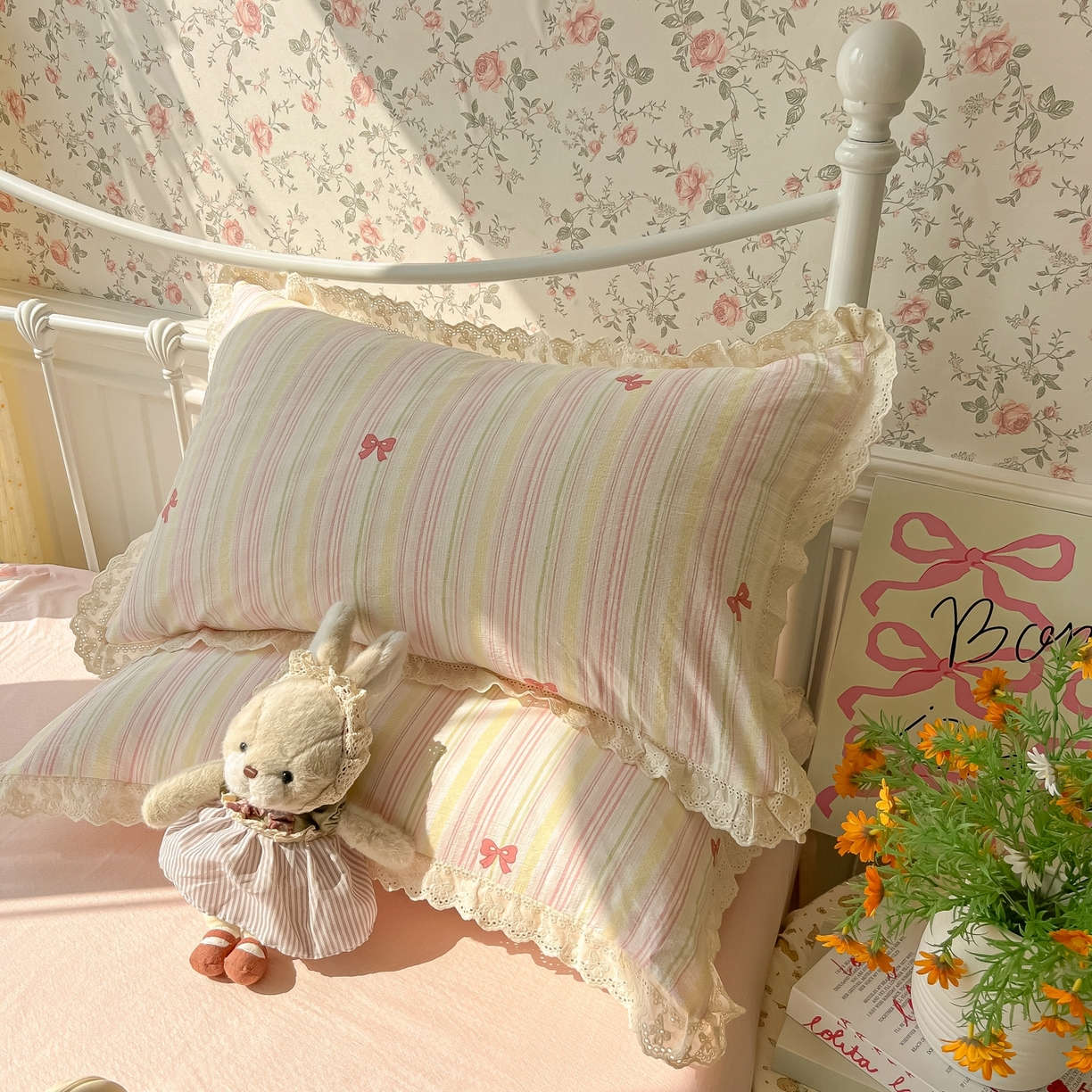 91家纺网 家纺一手货源 找家纺 韩巢家纺 2025新款蝴蝶花边直播热销款四件套开学季韩系学生宿舍床上三件套-（提供卖家秀） 遇见彩虹【蝴蝶花边款】