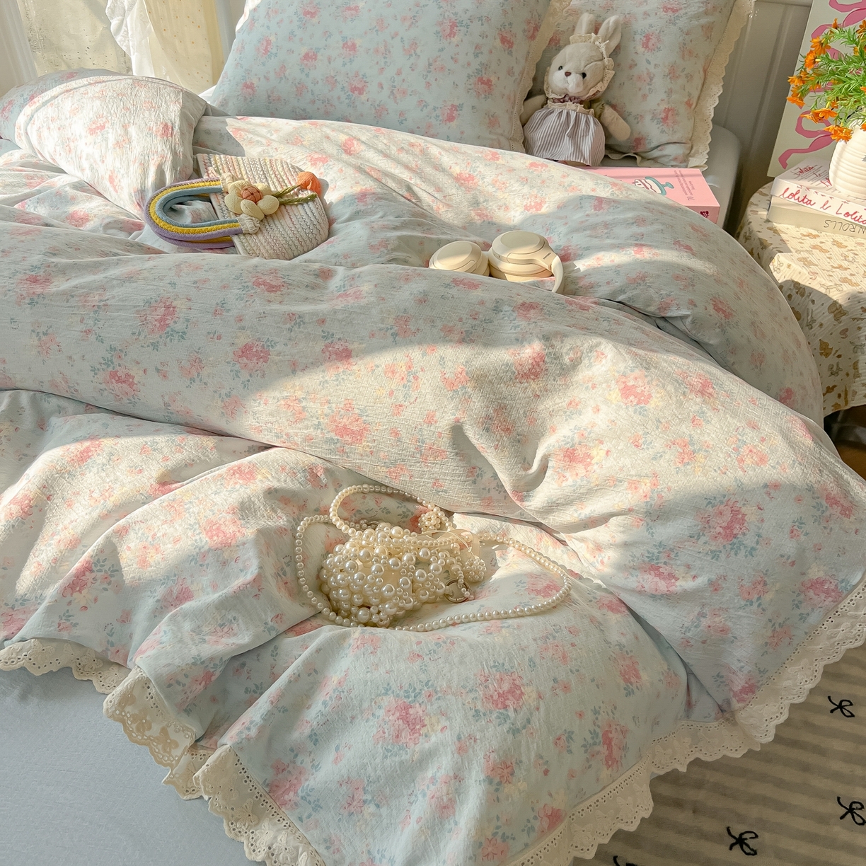 91家纺网 家纺一手货源 找家纺 韩巢家纺 2025新款蝴蝶花边直播热销款四件套开学季韩系学生宿舍床上三件套-（提供卖家秀） 月下清幽【蝴蝶花边款】