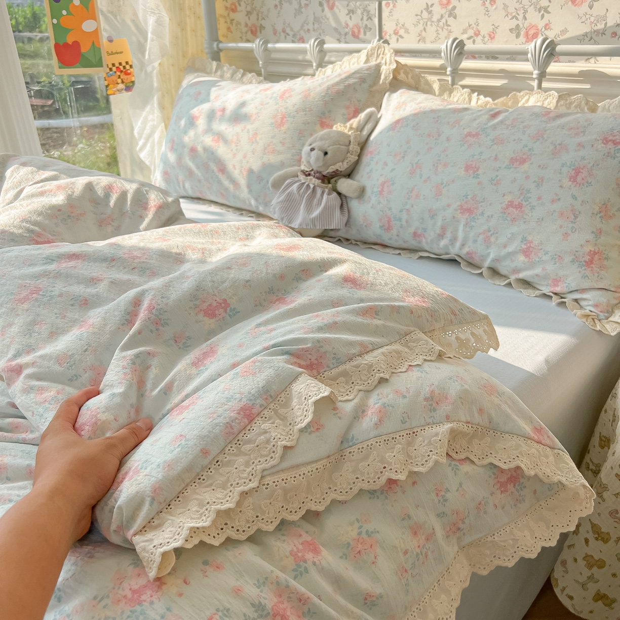 91家纺网 家纺一手货源 找家纺 韩巢家纺 2025新款蝴蝶花边直播热销款四件套开学季韩系学生宿舍床上三件套-（提供卖家秀） 月下清幽【蝴蝶花边款】