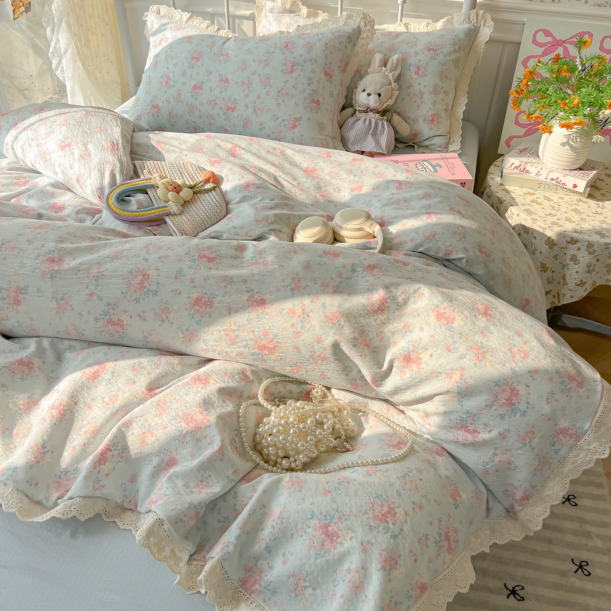 91家纺网 家纺一手货源 找家纺 韩巢家纺 2025新款蝴蝶花边直播热销款四件套开学季韩系学生宿舍床上三件套-（提供卖家秀） 月下清幽【蝴蝶花边款】