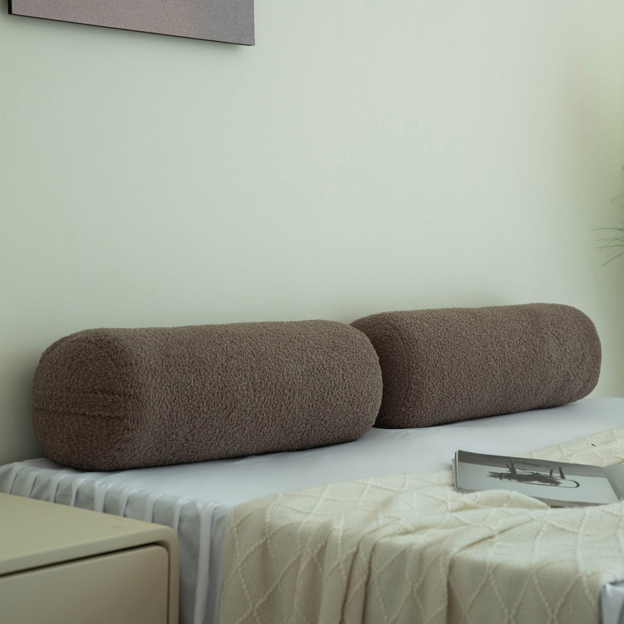 91家纺网 家纺一手货源 找家纺 （总）美达人  2025新款泰迪绒糖果枕圆枕靠背沙发飘窗靠枕