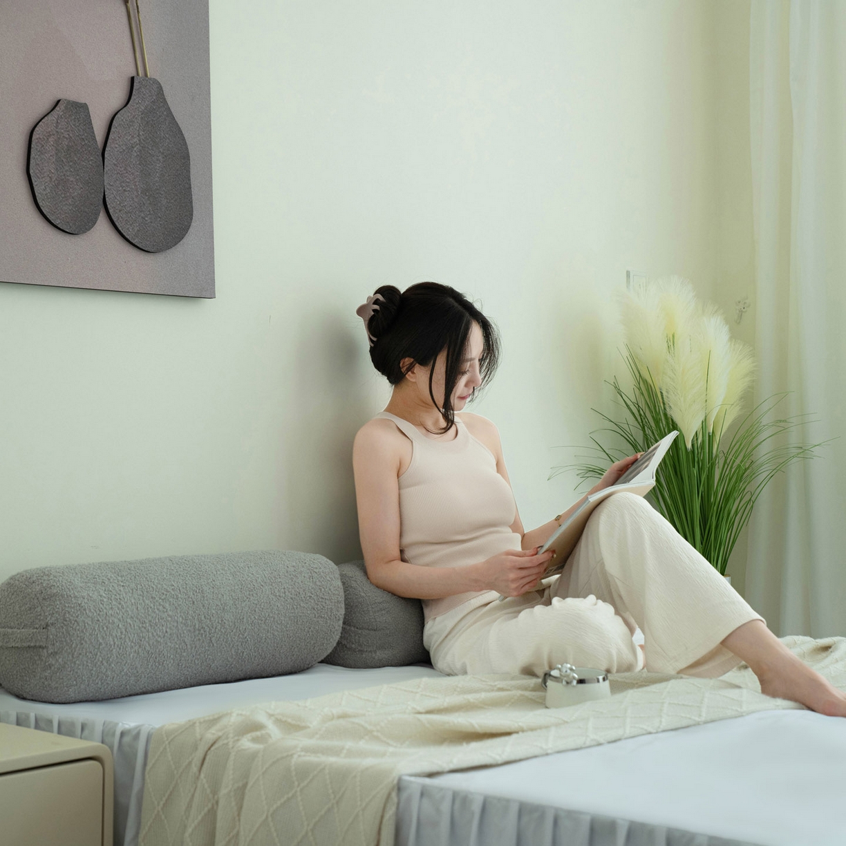 91家纺网 家纺一手货源 找家纺 （总）美达人  2025新款泰迪绒糖果枕圆枕靠背沙发飘窗靠枕,圆枕-泰迪绒-灰, 圆枕-泰迪绒-米白,圆枕-泰迪绒-棕,圆枕-泰迪绒-蓝