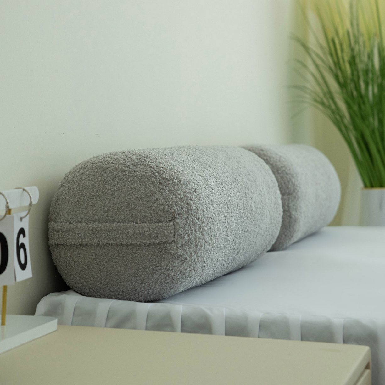 91家纺网 家纺一手货源 找家纺 （总）美达人  2025新款泰迪绒糖果枕圆枕靠背沙发飘窗靠枕