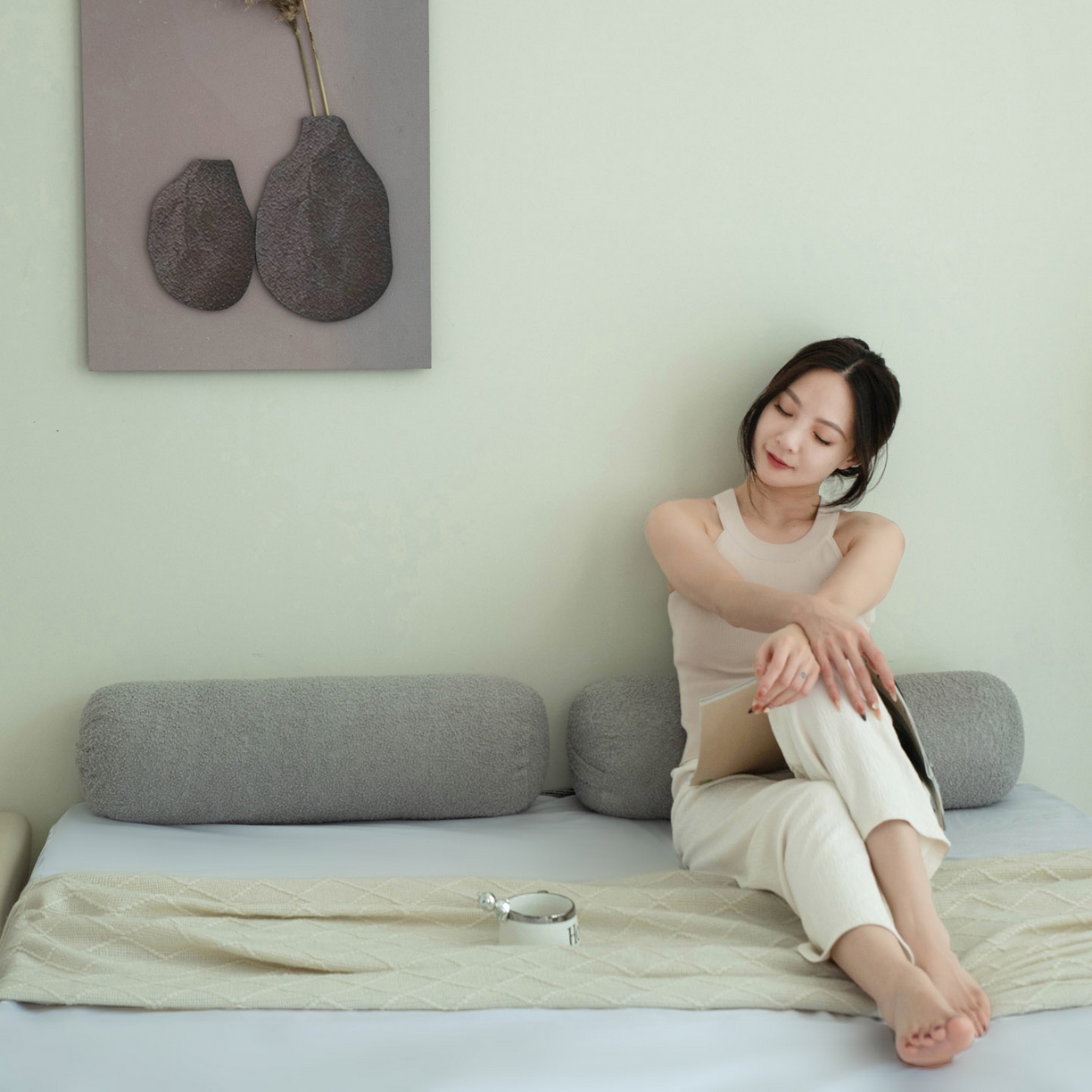 91家纺网 家纺一手货源 找家纺 （总）美达人  2025新款泰迪绒糖果枕圆枕靠背沙发飘窗靠枕