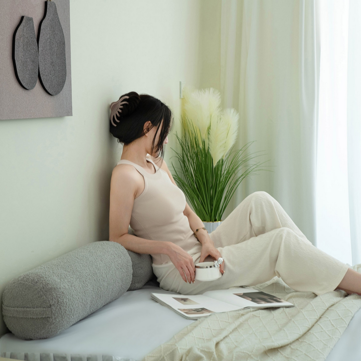 91家纺网 家纺一手货源 找家纺 （总）美达人  2025新款泰迪绒糖果枕圆枕靠背沙发飘窗靠枕