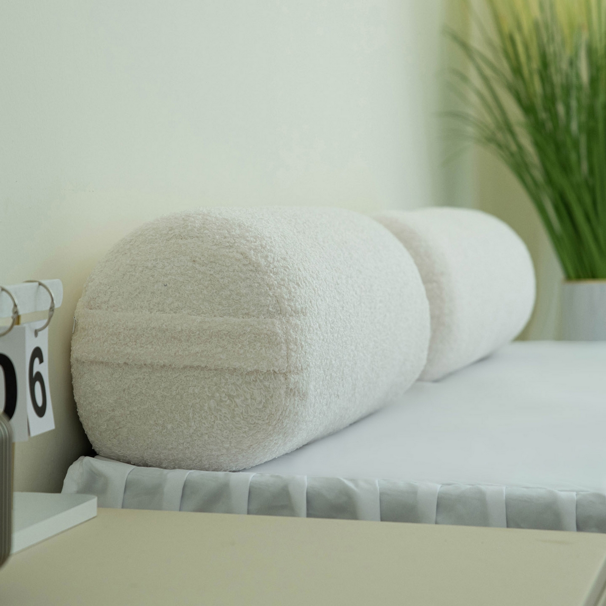 91家纺网 家纺一手货源 找家纺 美达人  2025新款泰迪绒靠背 白色