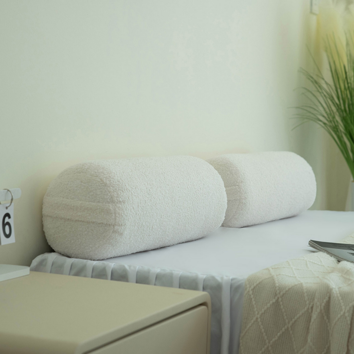 91家纺网 家纺一手货源 找家纺 美达人  2025新款泰迪绒靠背 白色