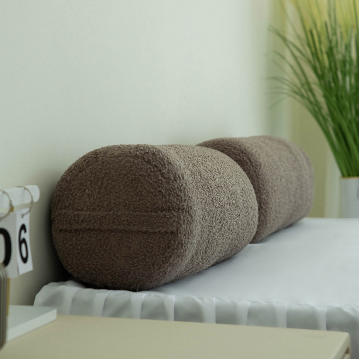 91家纺网 家纺一手货源 找家纺 美达人  2025新款泰迪绒靠背 咖色