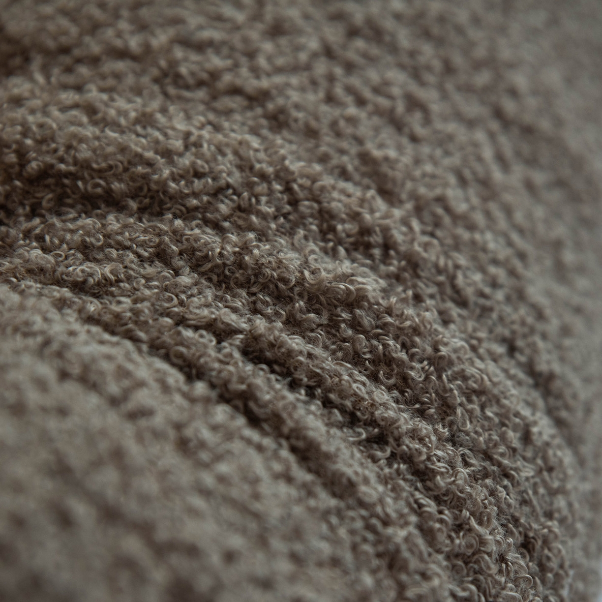 91家纺网 家纺一手货源 找家纺 美达人  2025新款泰迪绒靠背 咖色