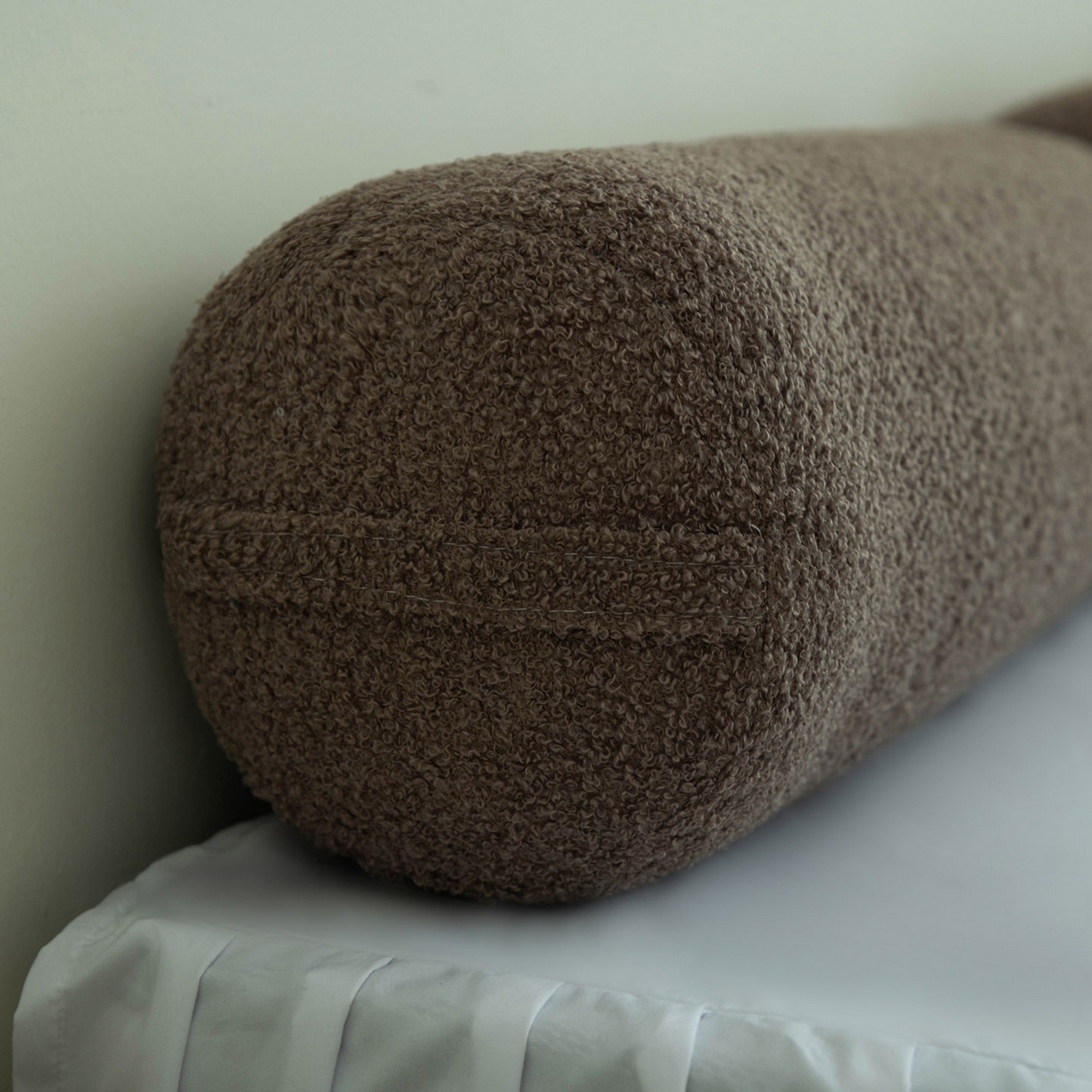 91家纺网 家纺一手货源 找家纺 美达人  2025新款泰迪绒靠背 咖色