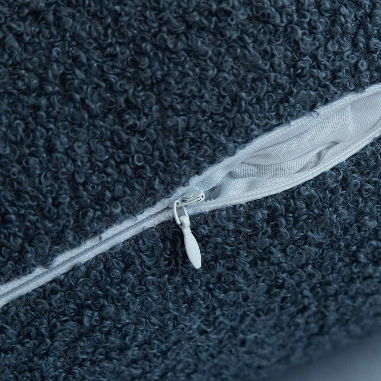 91家纺网 家纺一手货源 找家纺 美达人  2025新款泰迪绒靠背 深灰