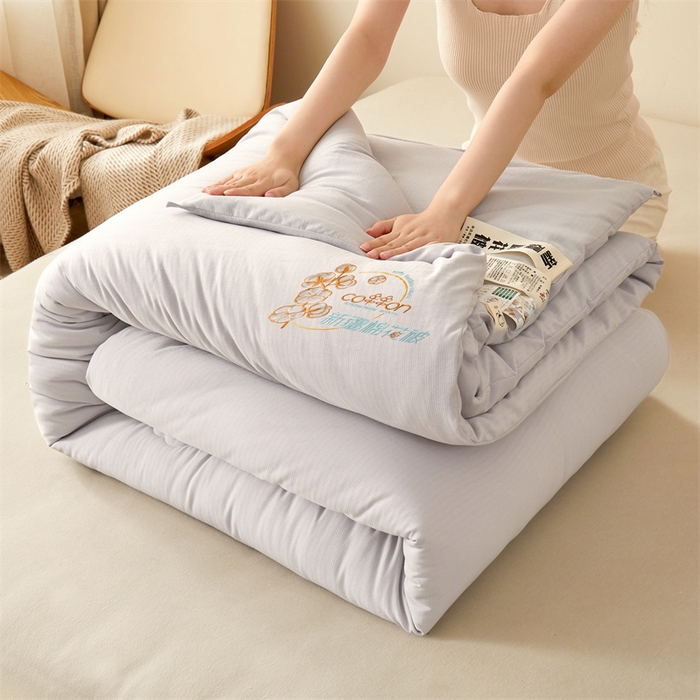 91家纺网 家纺一手货源 找家纺 西域种棉人·千百笠 2025新款新疆棉花洛风提花绣花棉花被冬被被芯春秋被四季 洛风灰