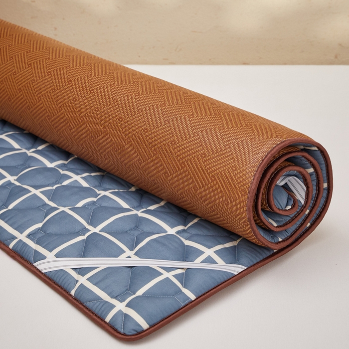 91家纺网 家纺一手货源 找家纺 （总）花言狐语 2025新款双面可用冰藤夹棉床褥系列-大床款