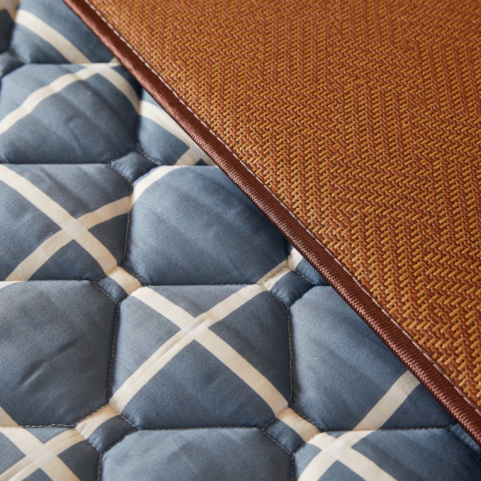 91家纺网 家纺一手货源 找家纺 花言狐语 2025新款双面可用冰藤夹棉床褥系列-大床款 冰藤床褥-蓝大格（饼干花）