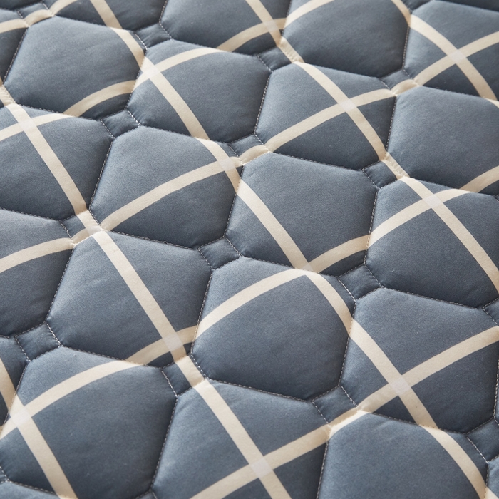 91家纺网 家纺一手货源 找家纺 花言狐语 2025新款双面可用冰藤夹棉床褥系列-大床款 冰藤床褥-蓝大格（玉米粒）