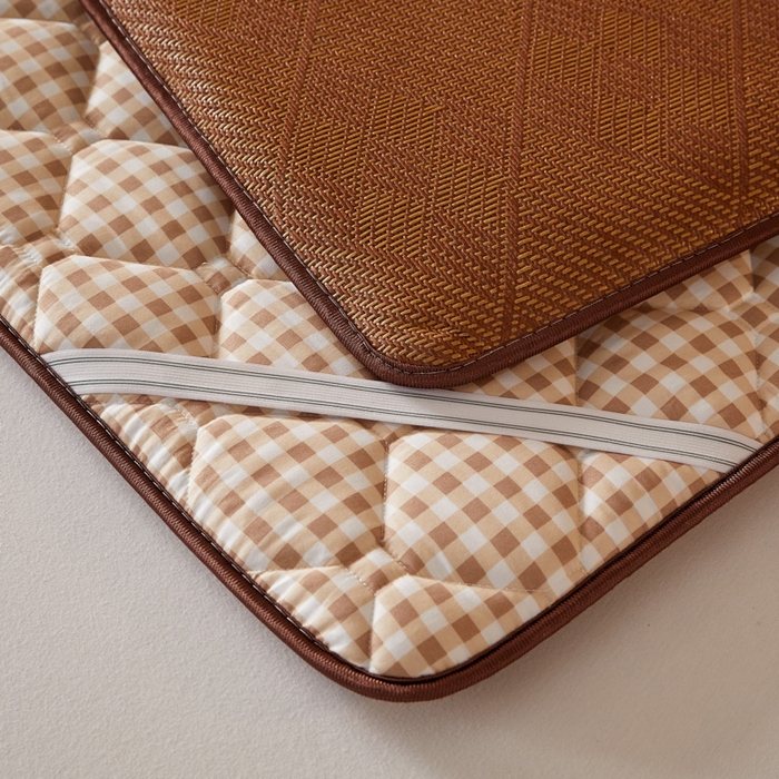 91家纺网 家纺一手货源 找家纺 花言狐语 2025新款双面可用冰藤夹棉床褥系列-大床款 冰藤床褥-咖小格（九宫格