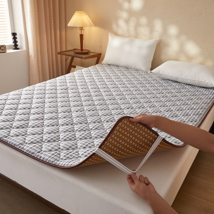 91家纺网 家纺一手货源 找家纺 花言狐语 2025新款双面可用冰藤夹棉床褥系列-大床款 冰藤床褥-灰小格（玉米粒）