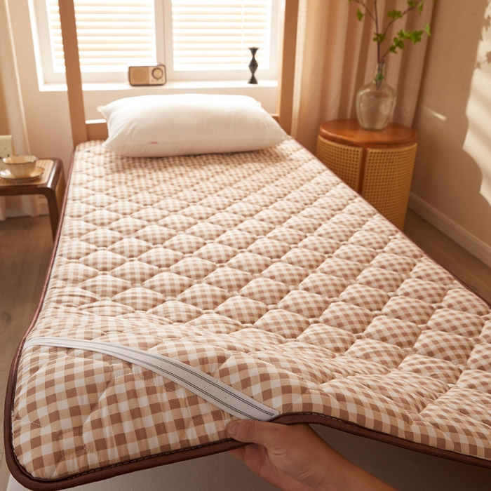 91家纺网 家纺一手货源 找家纺 （总）花言狐语 2025新款双面可用冰藤夹棉床褥系列-小床款