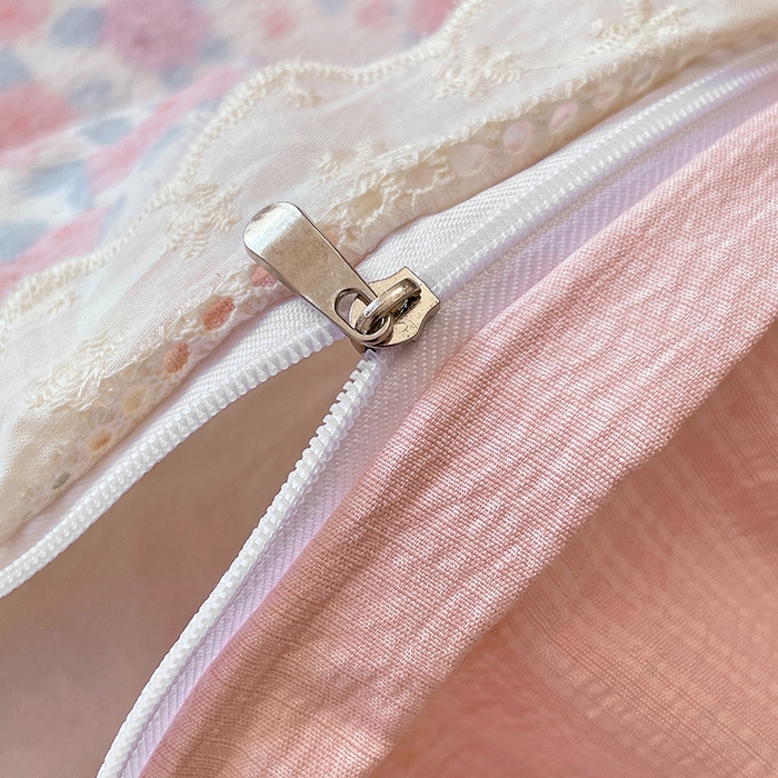 91家纺网 家纺一手货源 找家纺 优尚佳生活馆 2025新款云感木棉皱皱双层纱全棉镂空花边四件套（提供买家秀） 粉黛蔷薇