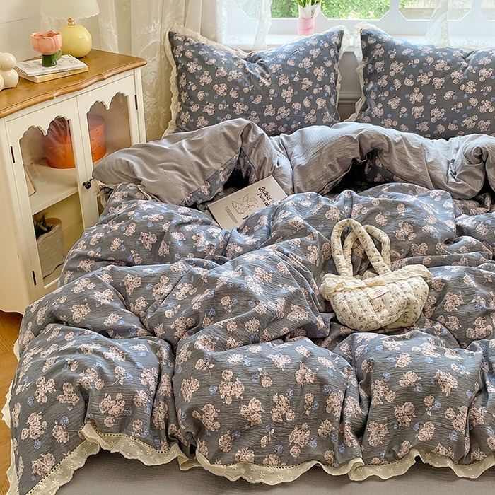 91家纺网 家纺一手货源 找家纺 优尚佳生活馆 2025新款云感木棉皱皱双层纱全棉镂空花边四件套（提供买家秀） 一抹蓝