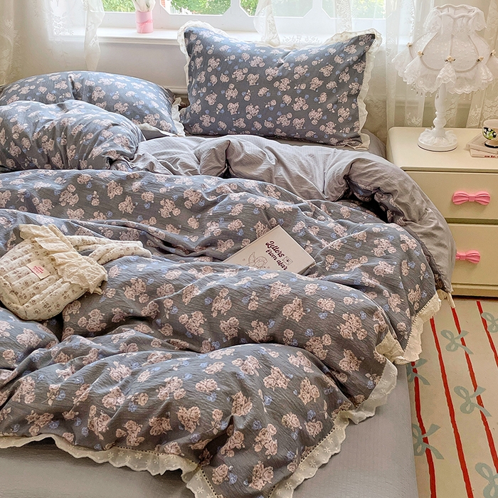 91家纺网 家纺一手货源 找家纺 优尚佳生活馆 2025新款云感木棉皱皱双层纱全棉镂空花边四件套（提供买家秀） 一抹蓝