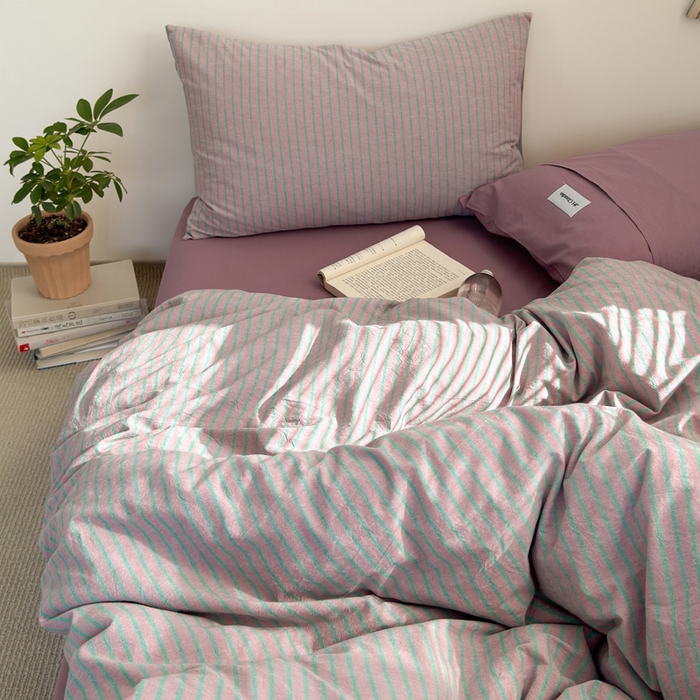 91家纺网 家纺一手货源 找家纺 玖弘家居 2025新款全棉水洗棉条纹四件套 混搭紫粉条