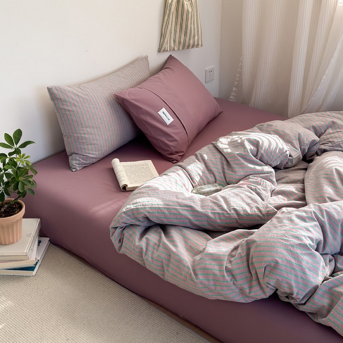 91家纺网 家纺一手货源 找家纺 玖弘家居 2025新款全棉水洗棉条纹四件套 混搭紫粉条