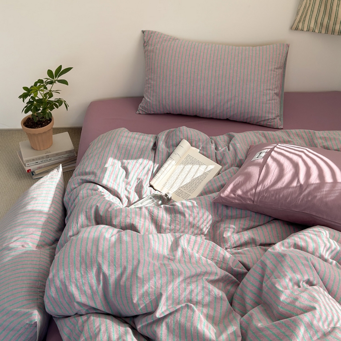 91家纺网 家纺一手货源 找家纺 玖弘家居 2025新款全棉水洗棉条纹四件套 混搭紫粉条