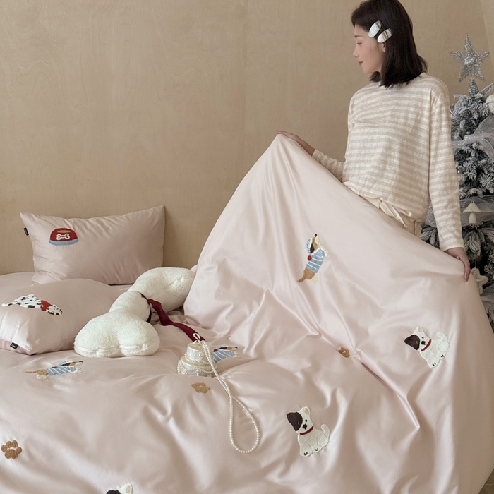 91家纺网 家纺一手货源 找家纺 （总）鹿班家居 2025年秋冬款100S长绒棉毛巾绣系列四件套—星星邮递员【标准会员-20元】