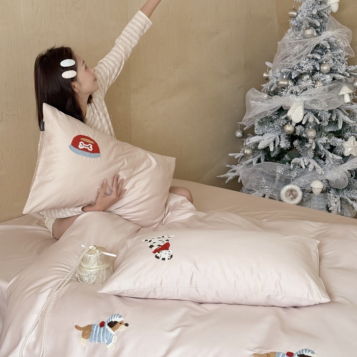 91家纺网 家纺一手货源 找家纺 （总）鹿班家居 2025年秋冬款100S长绒棉毛巾绣系列四件套—星星邮递员【标准会员-20元】