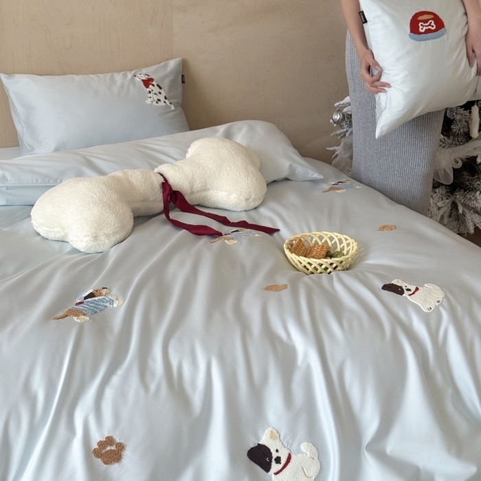 91家纺网 家纺一手货源 找家纺 鹿班家居 2025年秋冬款100S长绒棉毛巾绣系列四件套—星星邮递员【标准会员-20元】 星星邮递员-蓝色