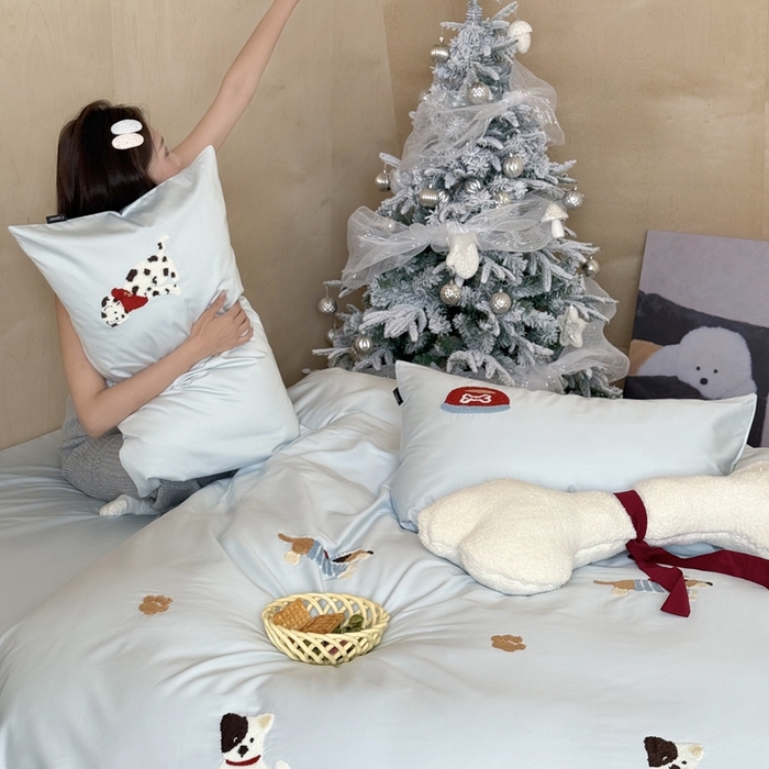 91家纺网 家纺一手货源 找家纺 鹿班家居 2025年秋冬款100S长绒棉毛巾绣系列四件套—星星邮递员【标准会员-20元】 星星邮递员-蓝色