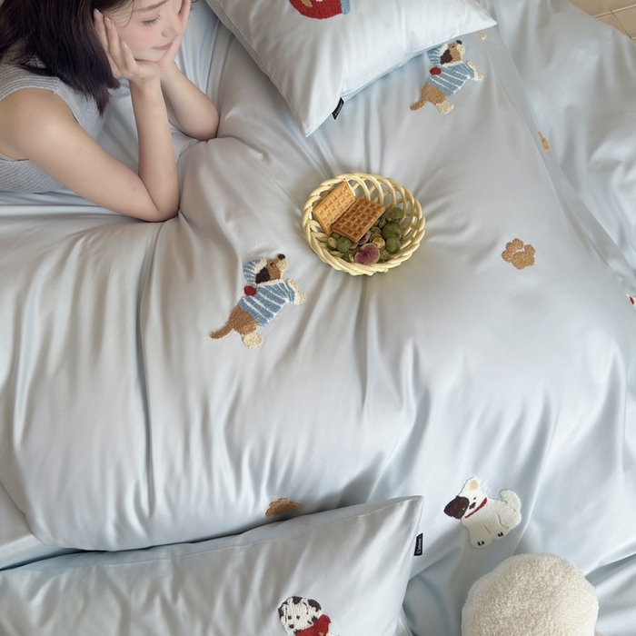 91家纺网 家纺一手货源 找家纺 鹿班家居 2025年秋冬款100S长绒棉毛巾绣系列四件套—星星邮递员【标准会员-20元】 星星邮递员-蓝色