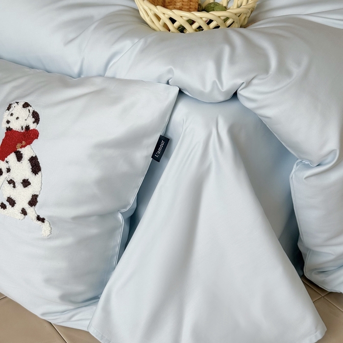 91家纺网 家纺一手货源 找家纺 鹿班家居 2025年秋冬款100S长绒棉毛巾绣系列四件套—星星邮递员【标准会员-20元】 星星邮递员-蓝色