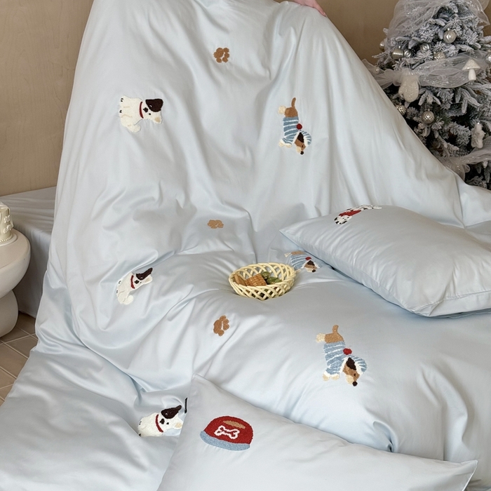 91家纺网 家纺一手货源 找家纺 鹿班家居 2025年秋冬款100S长绒棉毛巾绣系列四件套—星星邮递员【标准会员-20元】 星星邮递员-蓝色