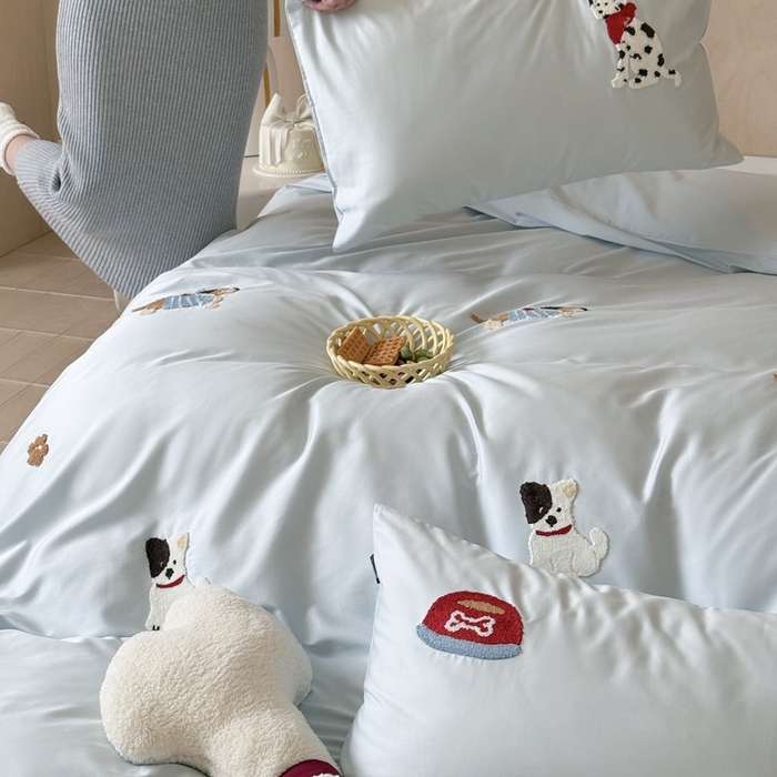 91家纺网 家纺一手货源 找家纺 鹿班家居 2025年秋冬款100S长绒棉毛巾绣系列四件套—星星邮递员【标准会员-20元】 星星邮递员-蓝色