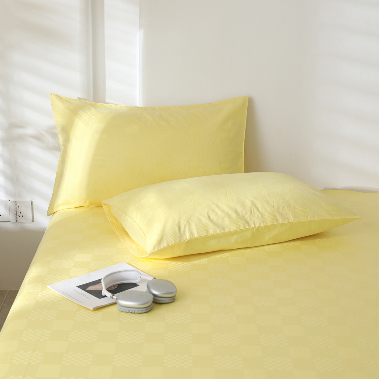 91家纺网 家纺一手货源 找家纺 简宜家居（朝初家纺） 2025新款60支贡缎提花A版纯棉床单 格子-黄