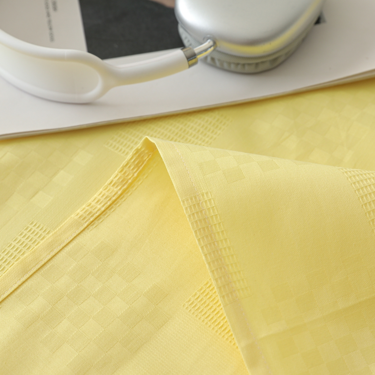 91家纺网 家纺一手货源 找家纺 简宜家居（朝初家纺） 2025新款60支贡缎提花A版纯棉床单 格子-黄