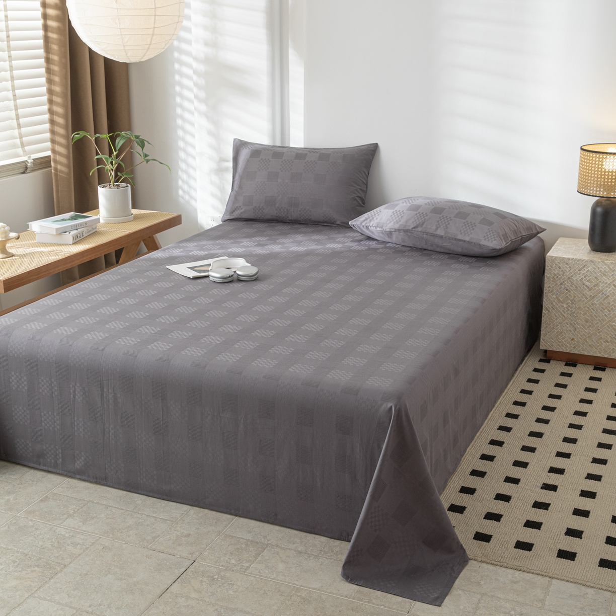 91家纺网 家纺一手货源 找家纺 简宜家居（朝初家纺） 2025新款60支贡缎提花A版纯棉床单 格子-灰