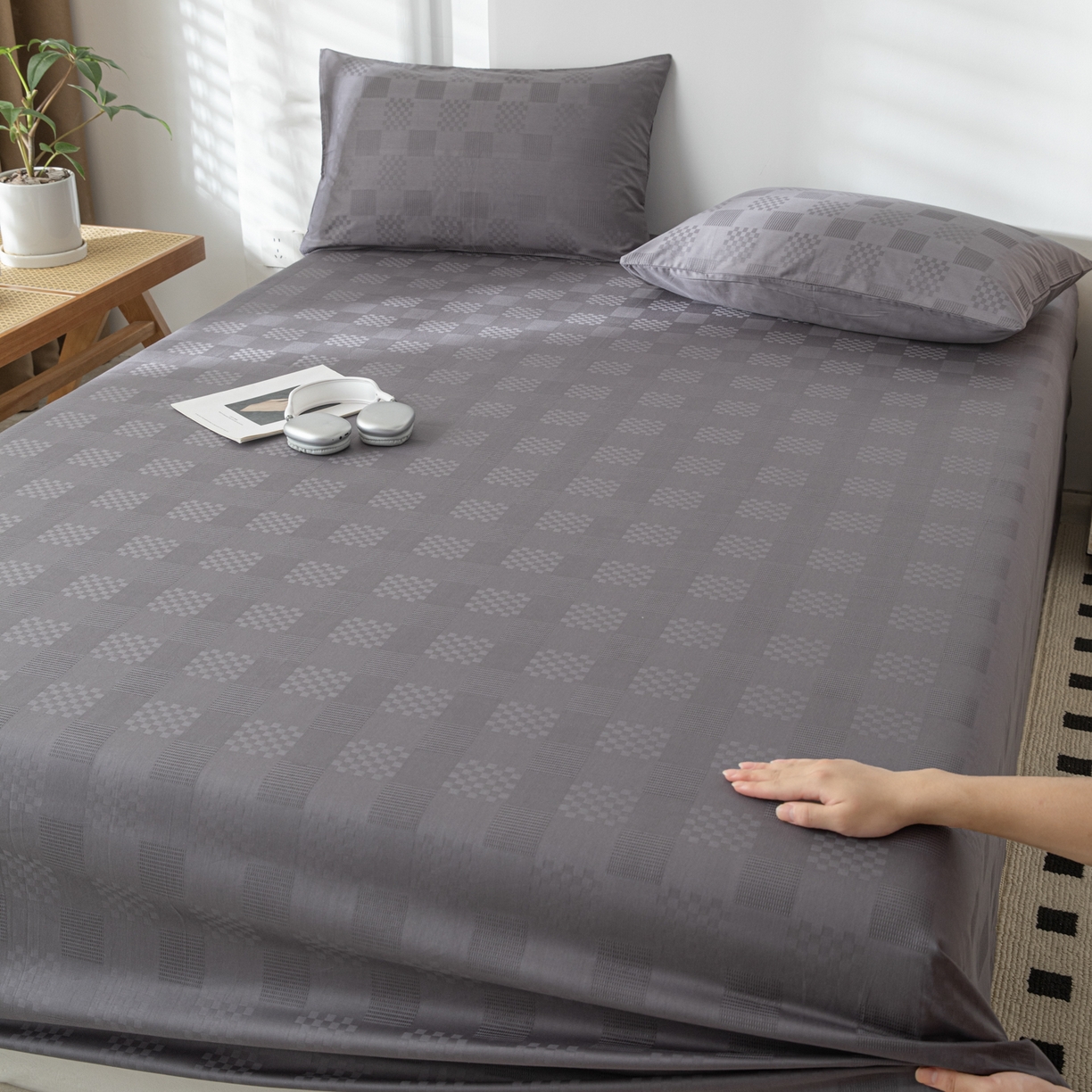 91家纺网 家纺一手货源 找家纺 简宜家居（朝初家纺） 2025新款60支贡缎提花A版纯棉床单 格子-灰