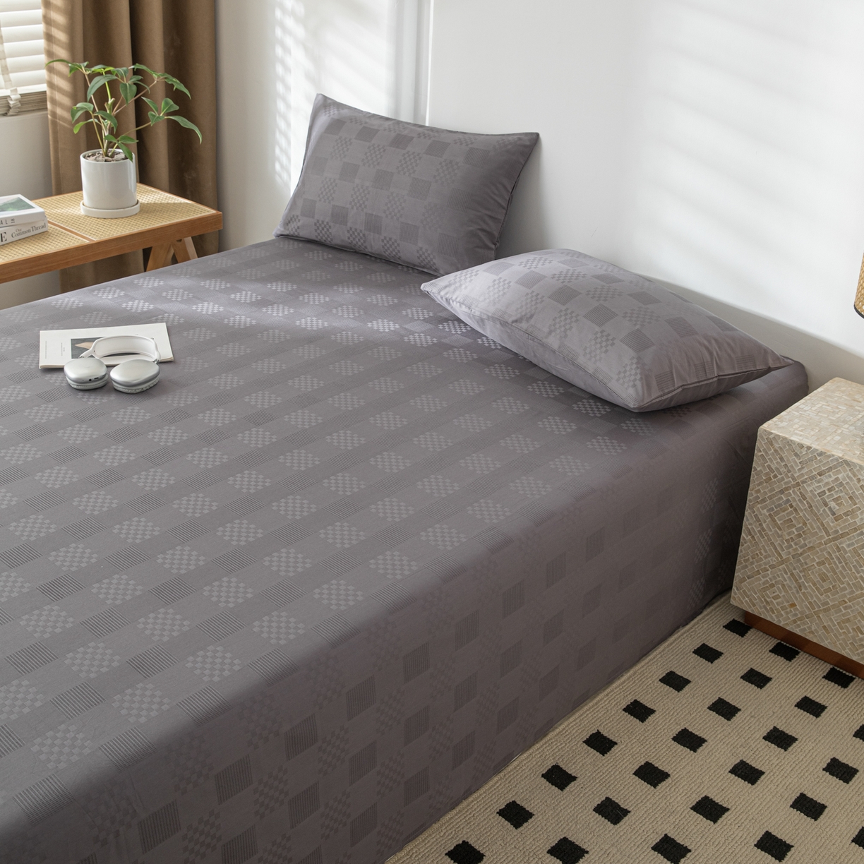 91家纺网 家纺一手货源 找家纺 简宜家居（朝初家纺） 2025新款60支贡缎提花A版纯棉床单 格子-灰