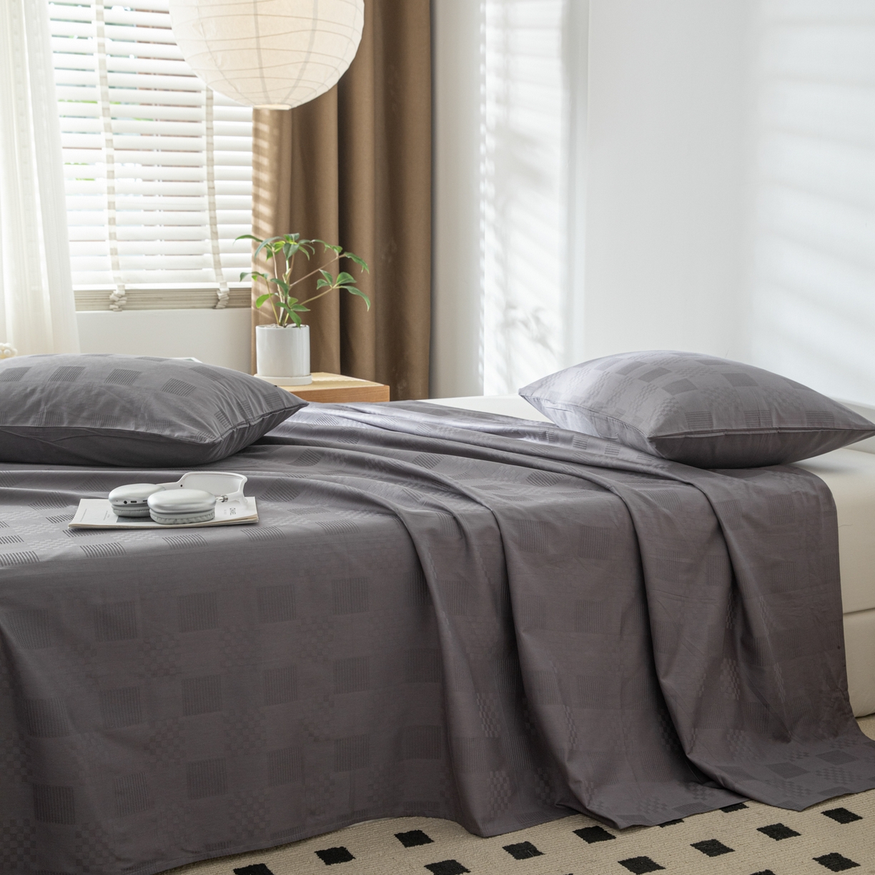 91家纺网 家纺一手货源 找家纺 简宜家居（朝初家纺） 2025新款60支贡缎提花A版纯棉床单 格子-灰