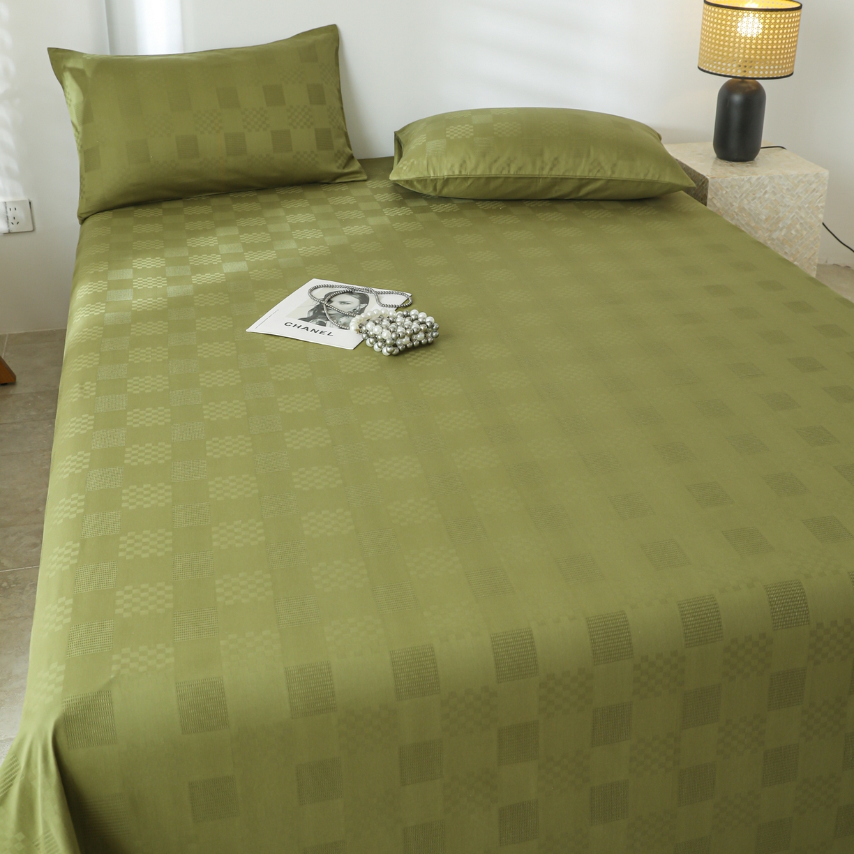 91家纺网 家纺一手货源 找家纺 简宜家居（朝初家纺） 2025新款60支贡缎提花A版纯棉床单 格子-绿